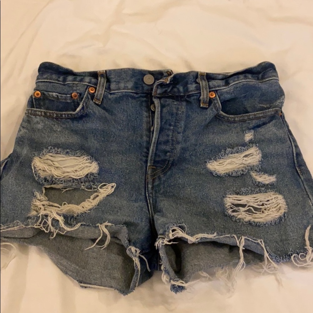 High waisted wedgie Levi’s shorts